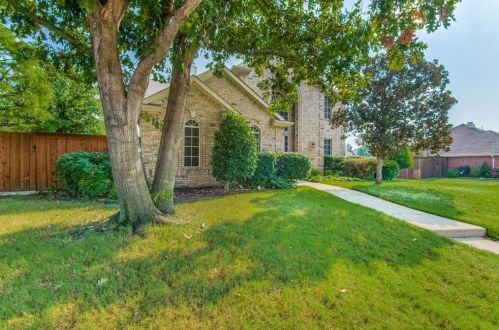 1832 Andress Dr, Carrollton TX  75010-6300 exterior