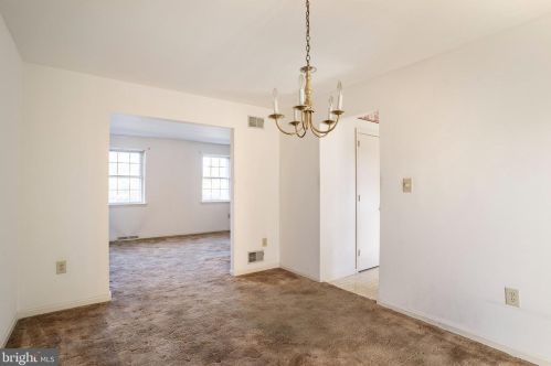 402 Coreopsis Dr, Lancaster PA  17602-1143 exterior