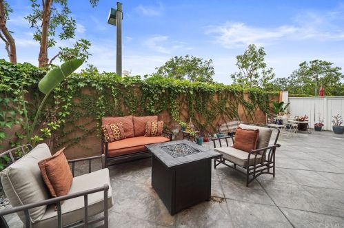 21 Lilac, Irvine CA  92618-6909 exterior