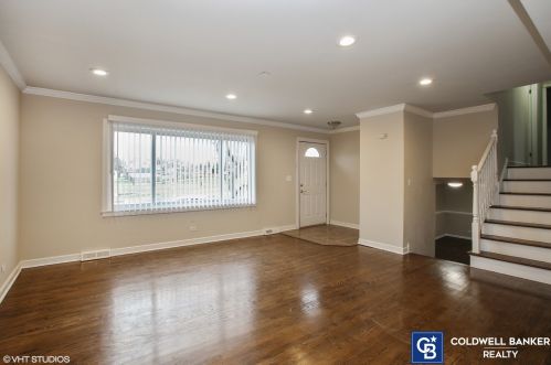 374 Park Ave, Addison, IL 60101-3643
