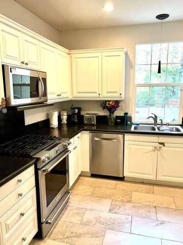 111 Canyoncrest, Irvine CA  92603-0132 exterior