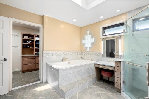 7777 Kalohelani Pl, Honolulu HI 96825-2829 exterior