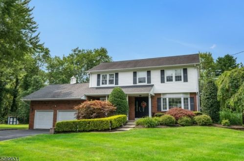 15 Sweetwood Ct, Parsippany, NJ 07054-2318