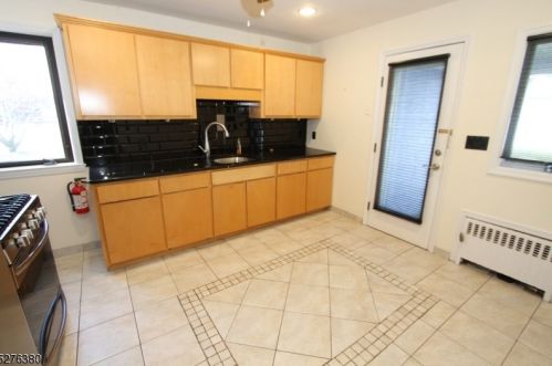 486 Totowa Rd, Paterson NJ 07512-2071 exterior