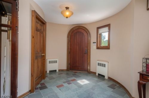 27 Howell Rd, Mountain Lakes, NJ 07046-1350