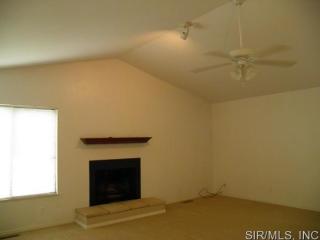 18 Innsbruck Ln, Belleville, IL 62221-4405