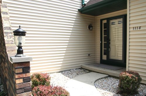 1118 Cheshire Ave, Naperville, IL 60540-5704