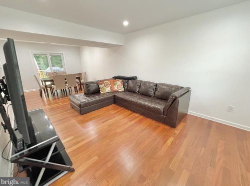 5527 Heston Ct, Springfield VA  22151-1707 exterior