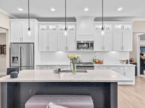 21611 Chenango Lake Dr, Angleton TX 77515-6664 exterior