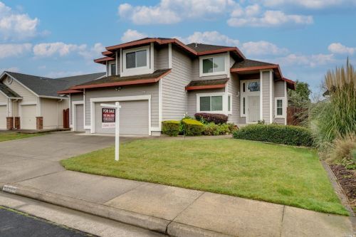 9147 Piccadilly Cir, Windsor, CA 95492-8320
