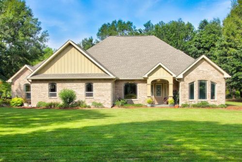 20401 Farm Rd, Ocean Springs, MS 39565-5139