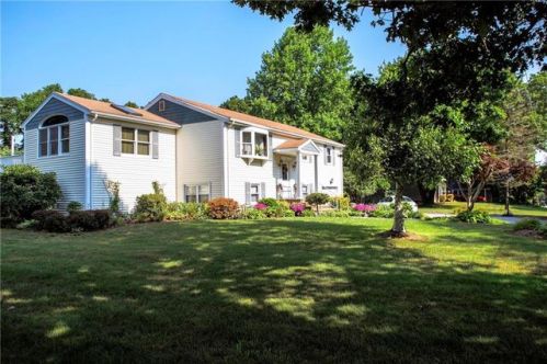 55 Watuppa Ave, Tiverton, RI 02878-2332