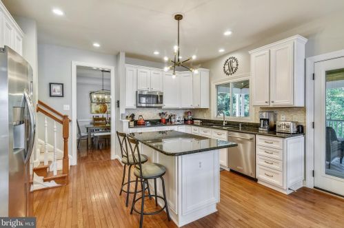 7742 Royal Sydney Dr, Gainesville VA  20155-2867 exterior