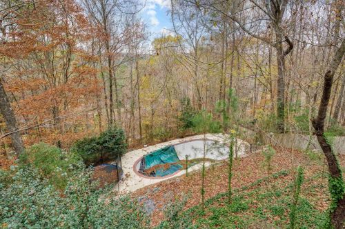 170 Huntcliff Pt, Atlanta GA  30350-1601 exterior