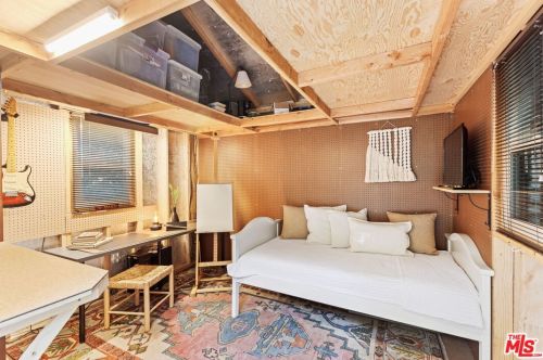 2480 Chevy Chase Dr, Glendale CA  91206-1845 exterior