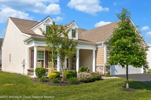 53 Aberdeen Ln, Lakehurst, NJ 08759-7305