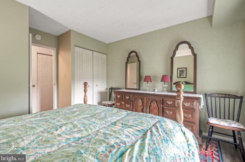 216 Valleybrook Dr, Lancaster PA  17601-4623 exterior