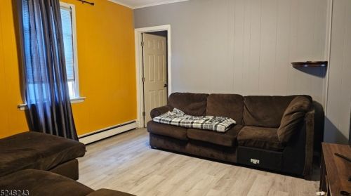 811 Roosevelt Ave, Manville, NJ 08835-1754