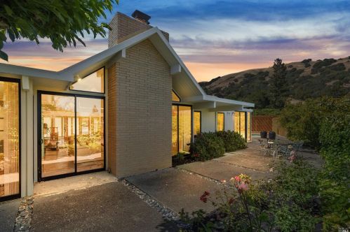 18 Mount Diablo Cir, San Rafael, CA 94903-1110