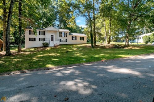 4489 Cedar Ridge Trl, Stone Mountain, GA 30083-5647