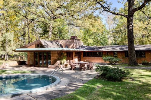 1544 Portage Run, Glenview, IL 60025-1249