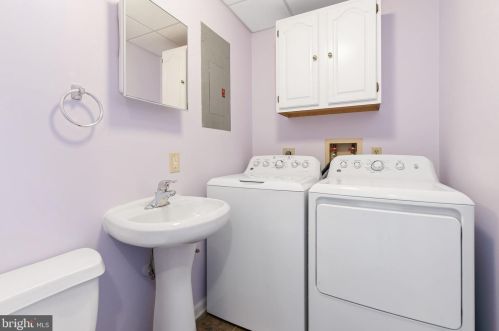 19 Sunset Ave, Ephrata PA  17522-2302 exterior
