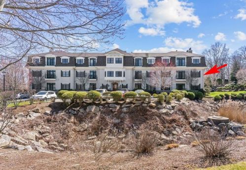 113 Vistas Ct, Warwick, RI 02818-5107