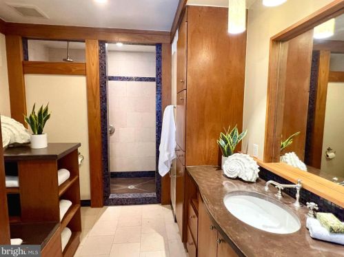 1118 Dl Dr, Silver Spring MD 20910-1601 exterior