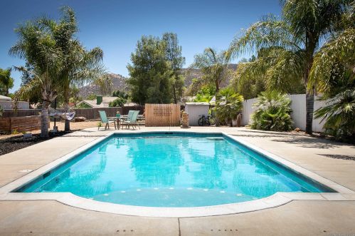 16322 Scarbery Rd, Ramona, CA 92065-4250