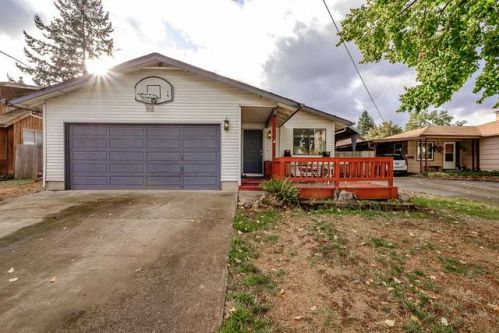 1320 Filbert St, Lebanon, OR 97355-4015