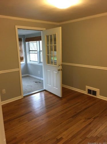 9 Triangle St, Norwalk CT  06855-1603 exterior
