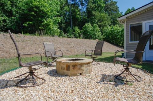 122 Laurel Oaks Ln, Jefferson GA  30549-5554 exterior