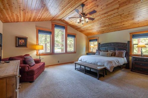 11090 Sitzmark Way, Truckee CA  96161-6128 exterior
