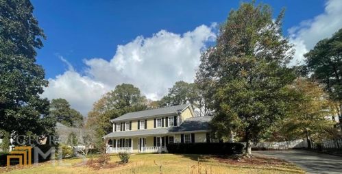 2616 Kinnett Dr, Lilburn, GA 30047-5710