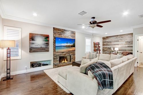 8730 Foxhollow Dr, Anaheim CA  92808-1674 exterior