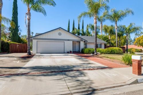 2484 Peppertree Ln, Riverside, CA 92506-5039