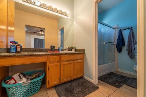 1061 Vermont Ave, Turlock CA  95380-5341 exterior