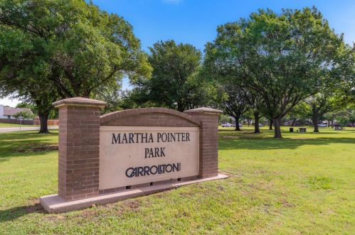 2116 Rockwood Dr, Carrollton TX 75007-5723 exterior