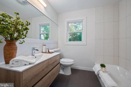 150 Loomis Ct, Princeton NJ  08540-3439 exterior