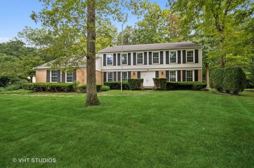 20 Regent Ln, Half Day, IL 60069-3333