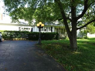 565 Feazel Rd, Harrisburg, IL 62946-4634