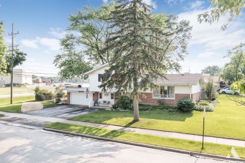 5421 Vine St, Oak Forest, IL 60452-1238