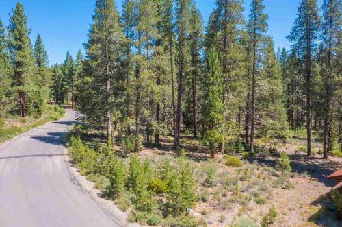 11861 Bottcher Loop, Truckee CA  96161-2793 exterior