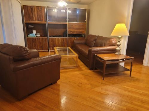 17 Alameda Dr, Carpentersville, IL 60110-1120