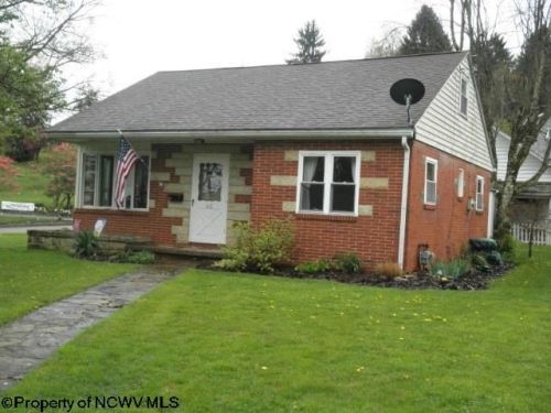 60 Boggess St, Hodgesville WV  26201-2146 exterior