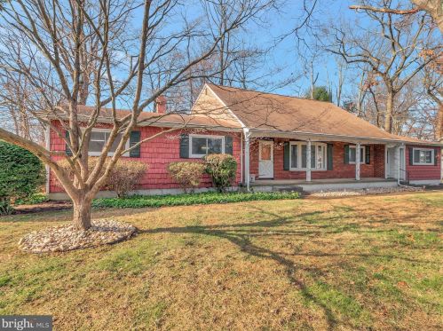 3 Mark Ln, Trenton, NJ 08628-1510
