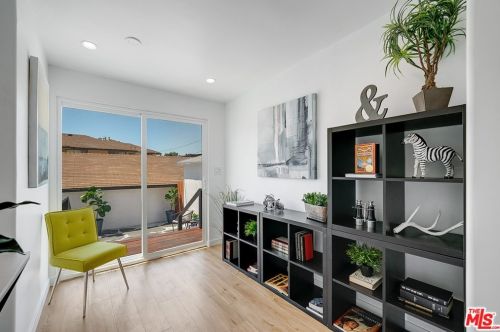 1350 Carlton Dr, Glendale CA  91205-1421 exterior