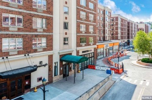 6106 City Pl, Edgewater, NJ 07020-3173