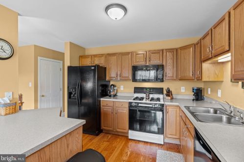 204 Bradford Blvd, Harrisburg, PA 17112-2681