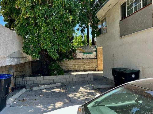 1011 Chevy Chase Dr, Glendale CA  91205-3002 exterior